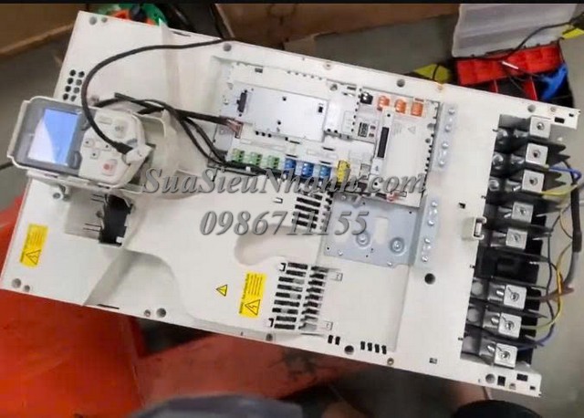 Sửa Biến tần ABB 250kW ACS580 ACS580-01-430A-A 6420 Lỗi nguồn bo công suất; thay bo công suất mới Sửa chữa Biến tần ABB 250kW ACS580 Model: ACS580-01-430A-A Serial: 6420