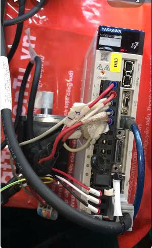 Sửa SERVO DRIVER YASKAWA 200W SGD7S-1R6A20A 0002 Lỗi; Sửa chữa SERVO DRIVER YASKAWA 200W; Model: SGD7S-1R6A20A Serial: 0002; Lỗi Phụ kiện kèm theo: SERVO MOTOR YASKAWA 200W Model: SGM7A-02AFA61 Serial: 0017; cáp